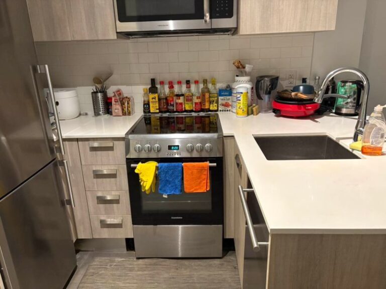 Kitchen surfaces and floor after cleaning — MintHome cleaning photograph